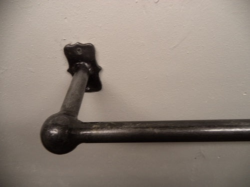 Ball end towel rail