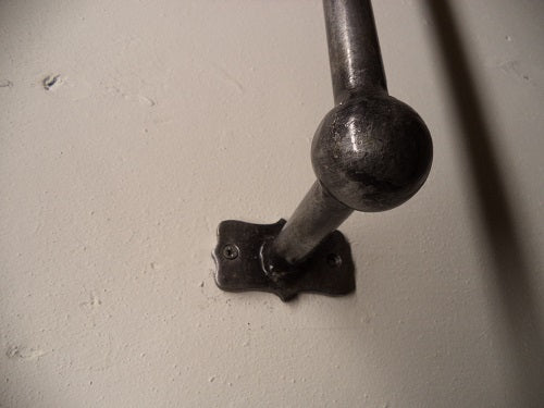Ball end towel rail